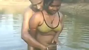 380px x 214px - Village Couple Outdoor Bath In Pond - Indian Porn Tube Video