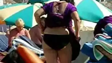 Aunty Changing On Goa Beach - Indian Porn Tube Video