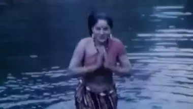 Jungle Ki Sherni Sex Video - Sexy Hot River Scene Jungle Ki Hasina - Indian Porn Tube Video