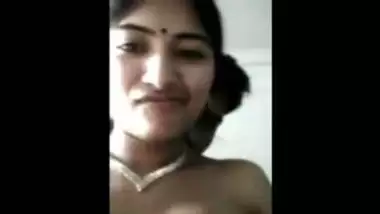 Desi teen girl’s boob press and suck