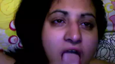 Hot Bengali Girlfriend From Kolkata Gives Blowjob And Gets Facial