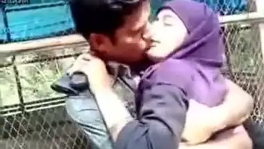Punjabi Kissing Fack Porn Video - Young Lovers Kissing And Smooch Outdoor Mms - Indian Porn Tube Video