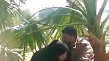 Angrez Sexi Video Park - Pakistani Hijabi Bj And Hand Job Until Cum In Public Park - Indian Porn  Tube Video