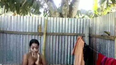 Indian porn site IPV new outdoor bath mms