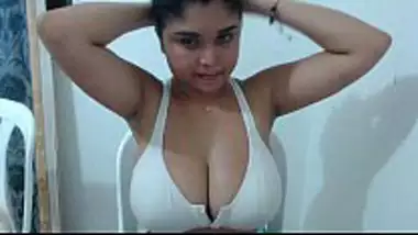 Indian Cam Girl Showing Her Big Breasts - Indian Porn Tube Video