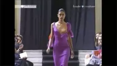 380px x 214px - Indian Model Showing Boobs In Fashion Show - Indian Porn Tube Video