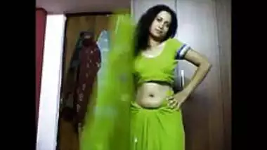 380px x 214px - Desi Bhabhi Navel Hole Open Show In Saree Nude With Hugetits - Indian Porn  Tube Video