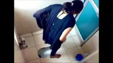 Girls Peeing On Hidden Cam - Indian Hidden Cam Showing Desi Girls Peeing - Indian Porn Tube Video