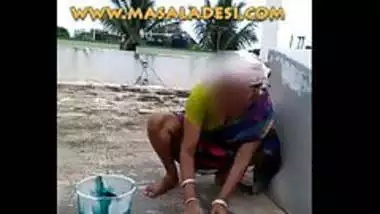380px x 214px - Desi Aunty Washing Clothes And Flashing Pussy In Saree - Indian Porn Tube  Video
