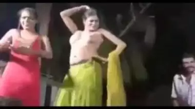 Swathinaiyudu Sexvideos - Hot Telugu Hijra Showing Pussy And Boobs To Village Men - Indian Porn Tube  Video