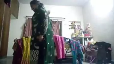 Desi Maa Ki Badi Gand Aur Chuchi - Indian Porn Tube Video