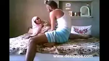 Desi Papa Com Punjabi - Indian Sex Punjabi Sikh Men Fucking His Servant In Absence Of His Wife Mms  - Indian Porn Tube Video