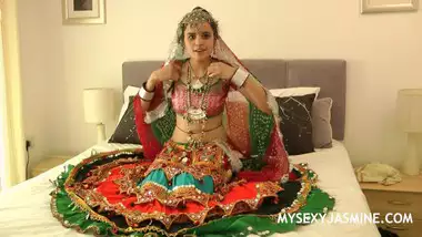 Indian College Girls Jasmine Mathur In Gujarati Garba Dance Stripping Naked  - Indian Porn Tube Video
