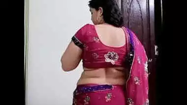 380px x 214px - Bubbly Housewife Bhabhi Ishita Kumari Navel Show - Indian Porn Tube Video