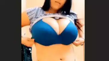 Blue Picture Kinnero Ki - Chubby Girl Showing Her Big Boobs - Indian Porn Tube Video