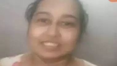 Berzzan Sex Videos - Tamil Aunty Mahalakshmi Whatsapp Video Call