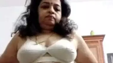 Malayali aunty nude selfie show video
