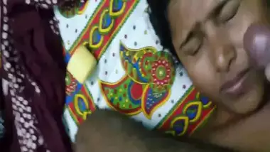 Indian cumshot sex clip of a Bengali couple looks hot