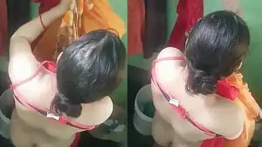 Desi Bhabhi Bathing Mms Videos Download - Desi Wife S Nude Bathing And His Devar Recording Secretly - Indian Porn  Tube Video