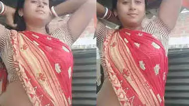 380px x 214px - Homely Hot Aunty Navel Showing In Saree - Indian Porn Tube Video