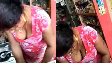 Real Cleavage Kerala - Kerala Girl Unexpected Cleavage In Bus