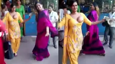Hot Boobs Perfect Salwar Kameez - Desi Ass Shaking In Salwar Kameez