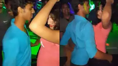 Nude Club Dance - Desi Girl Dirty Dance In Gurgaon Club With Boys - Indian Porn Tube Video