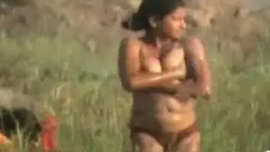 Indian 3gp King Village Teens Outdoor Sex Videos - Desi Village Girl Fuck Field Forced