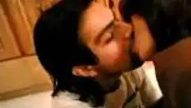 Riya Hot Kiss Xxx - Indian Hot Bollywood Actress Riya Sen Real Mms Scandal Leaked - Indian Porn  Tube Video