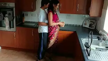 Xxx Sexy Video Cooking - Saree Mai Bhai Ki Bibi Se Sambhog Karte Hue Hindustani Xxx - Indian Porn  Tube Video