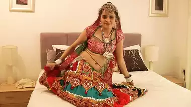 380px x 214px - Gujarati Xxx Indian Alluring Girl Jasmine Mathur Garba Sexy Dance - Indian  Porn Tube Video