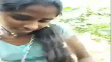 Tamil Nadu Forest Sex - Dusky Tamil Girl Pundai Fucking Mms In Forest - Indian Porn Tube Video