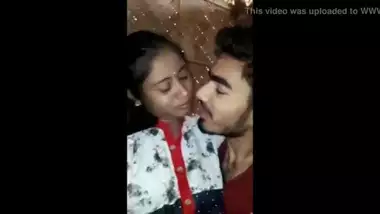 Indian Kiss Mms - Young Lovers Kissing And Smooch Outdoor Mms - Indian Porn Tube Video