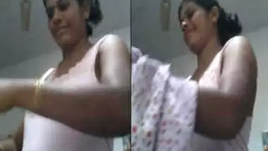 Woman Accidentally Exposes Her Xxx Titties Changing The Sex Sari - Indian  Porn Tube Video