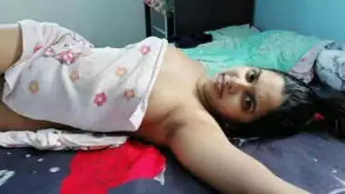 Gorgeous Desi GF with a Perfect Body leaked 5 videos part 1