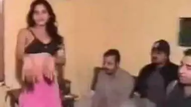 Lucknow Girl Nude Dance Infront Of Guys - Indian Porn Tube Video