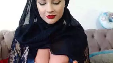 Musalman Hot Boobs - Hot Muslim Girl Showing Her Milky White Big Boob - Indian Porn Tube Video