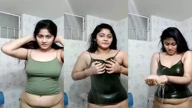 Shower Strip Dance Porn - Pantyless Desi Girl Enjoying Shower Dance On Cam - Indian Porn Tube Video