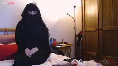 Muslim Fucking In Toilet - Muslim Women Hijab Pissing Toilet