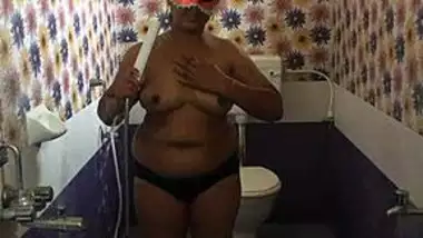 Fat Indian Female With A Mask On Her Face Performs Porn Showering - Indian  Porn Tube Video