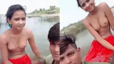 Desi Nude River - Nude Indian Women Bath Outdoor River