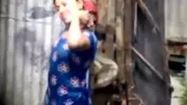Kashmiri Girl Changing Clothes On Road