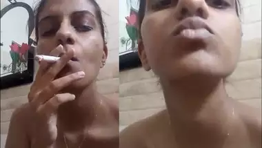 Nude Indian Girl Smoking On Selfie Cam - Indian Porn Tube Video