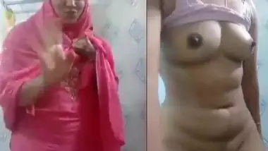 Musalman Ne Wali Sexy - Unsatisfied Horny Muslim Girl Striptease Selfie - Indian Porn Tube Video