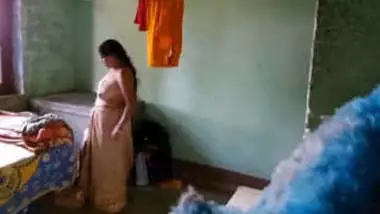 Indian Housewife Change Saree In Xxx - Bhabi Changing Saree Hidden - Indian Porn Tube Video