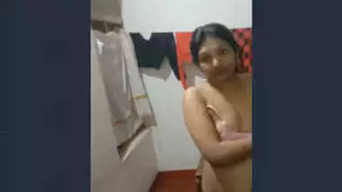 Sexy Mallu Bahbhi Shows Her Milky Boobs and Pussy Part 1