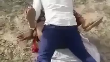 Rajasthani Woman Banged By Two Men In Open Field - Indian Porn Tube Video