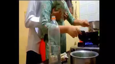 Kichan Hot Mom Xxxx Videos - Indian New Married Couple Romance In Kitchen - Indian Porn Tube Video