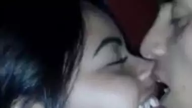 Indian desi sex video of non-professional couple enjoying a romantic sex session