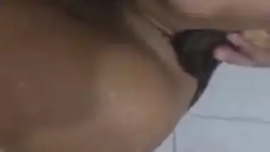 Desi XXX aunty gives a blowjob till cum receiving inside her mouth MMS